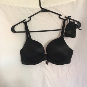 NWOT/Never Worn VS convertible bra w/ extra straps